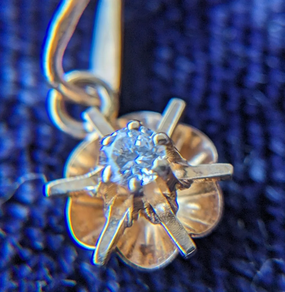 Solid 10K Gold Flower Pendant, Vintage - Picture 5 of 9